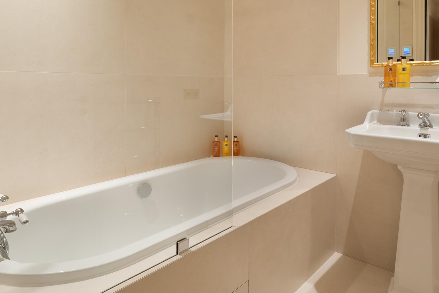 Pick A Flat'S Apartements With Services In Louvre - Rue Des Halles Paris Exterior photo