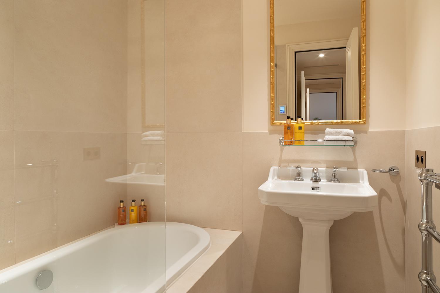 Pick A Flat'S Apartements With Services In Louvre - Rue Des Halles Paris Exterior photo
